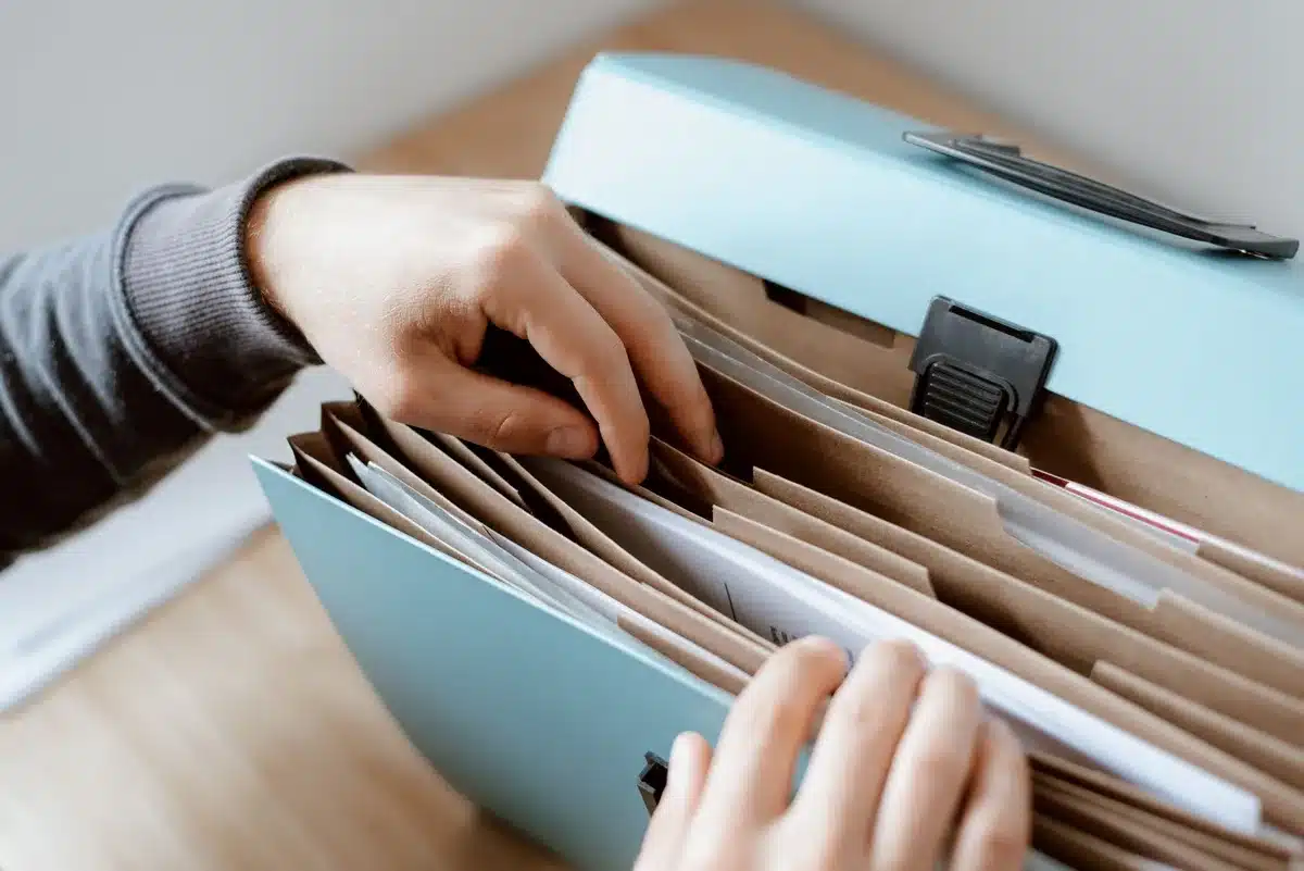Documents financiers et administratifs organisés pour un divorce