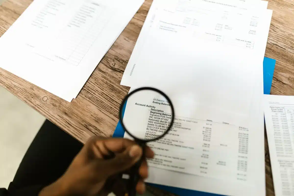 Tableau d'erreurs fréquentes sur les fiches de paie avec vérification des montants